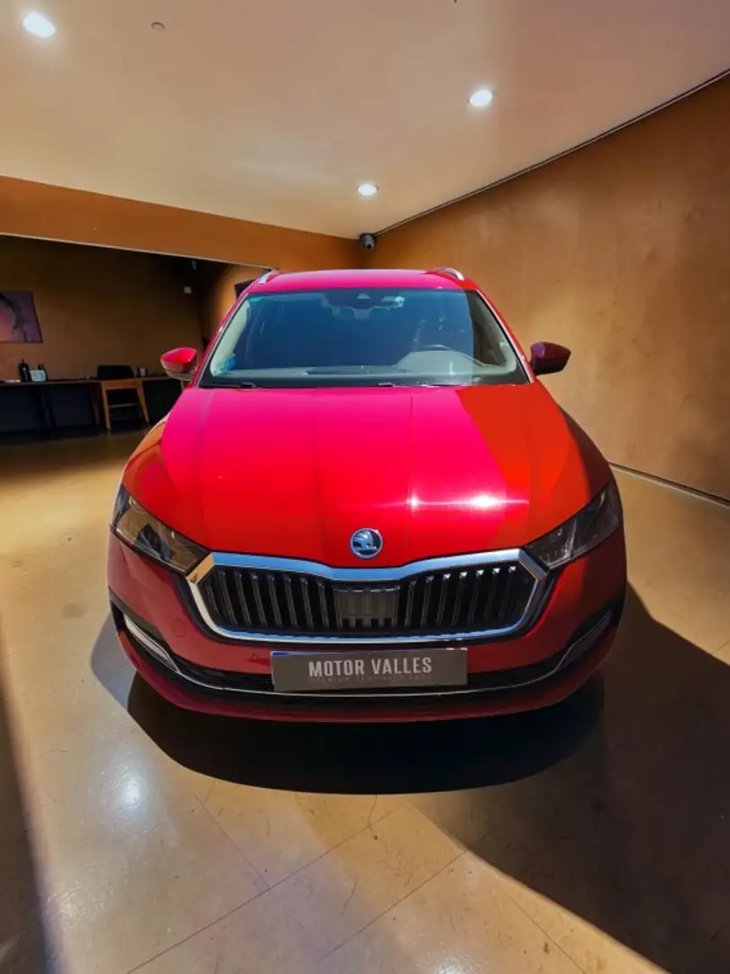 Skoda Octavia Combi 1.5 TSI MHEV Style DSG 110kW Rojo - 2