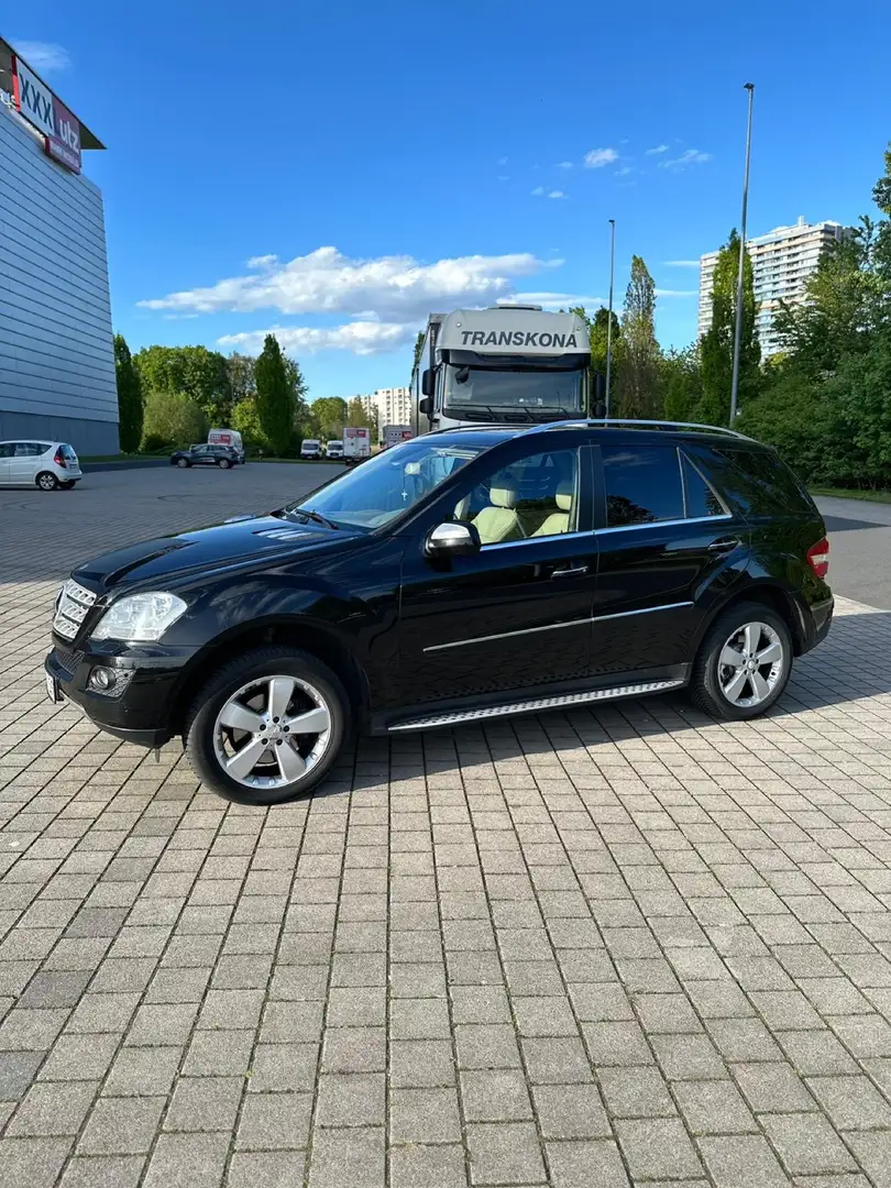 Mercedes-Benz ML 350 CDI 4Matic 7G-TRONIC DPF Sondermodel Esition 1 AMG Zwart - 2