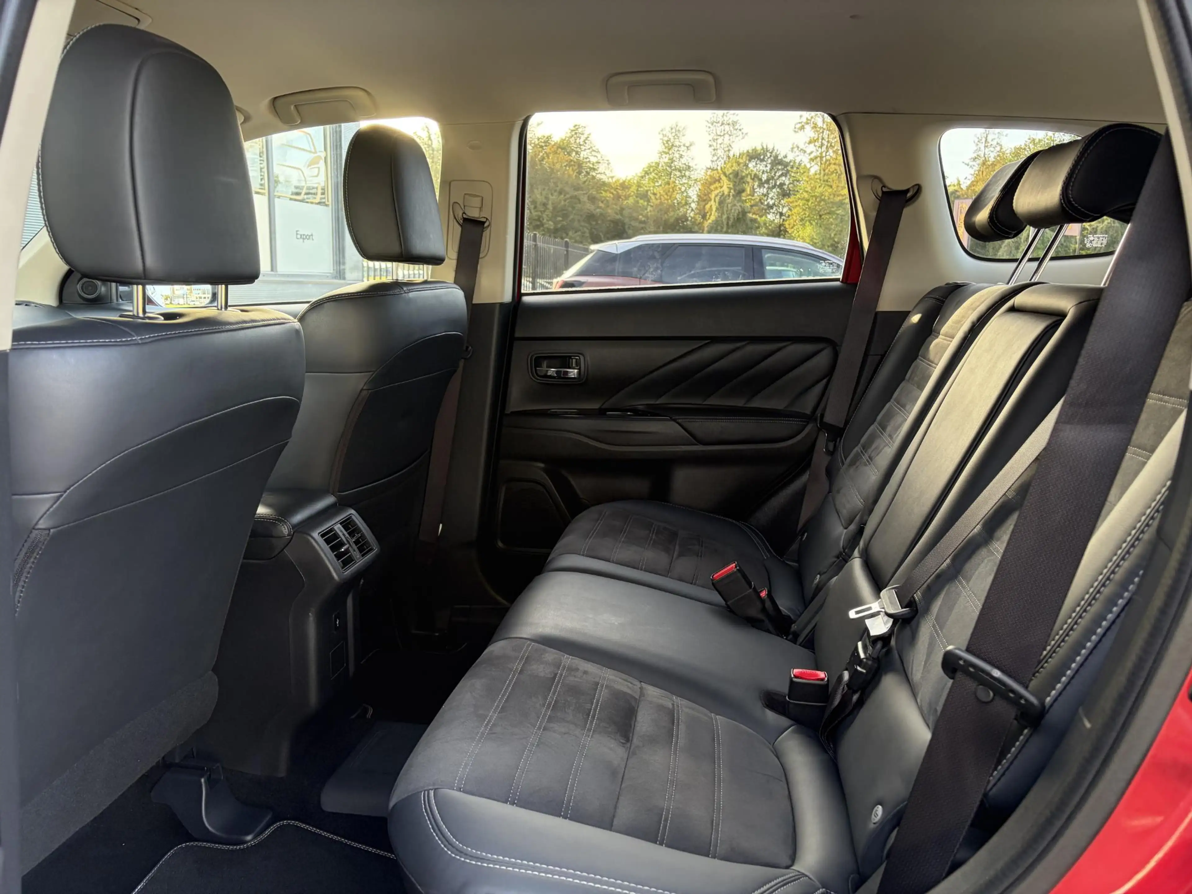 Mitsubishi Outlander 2.4 PHEV Intense ✓1e Eigenaar✓Trakhaak✓Carplay✓Cam — photo 12