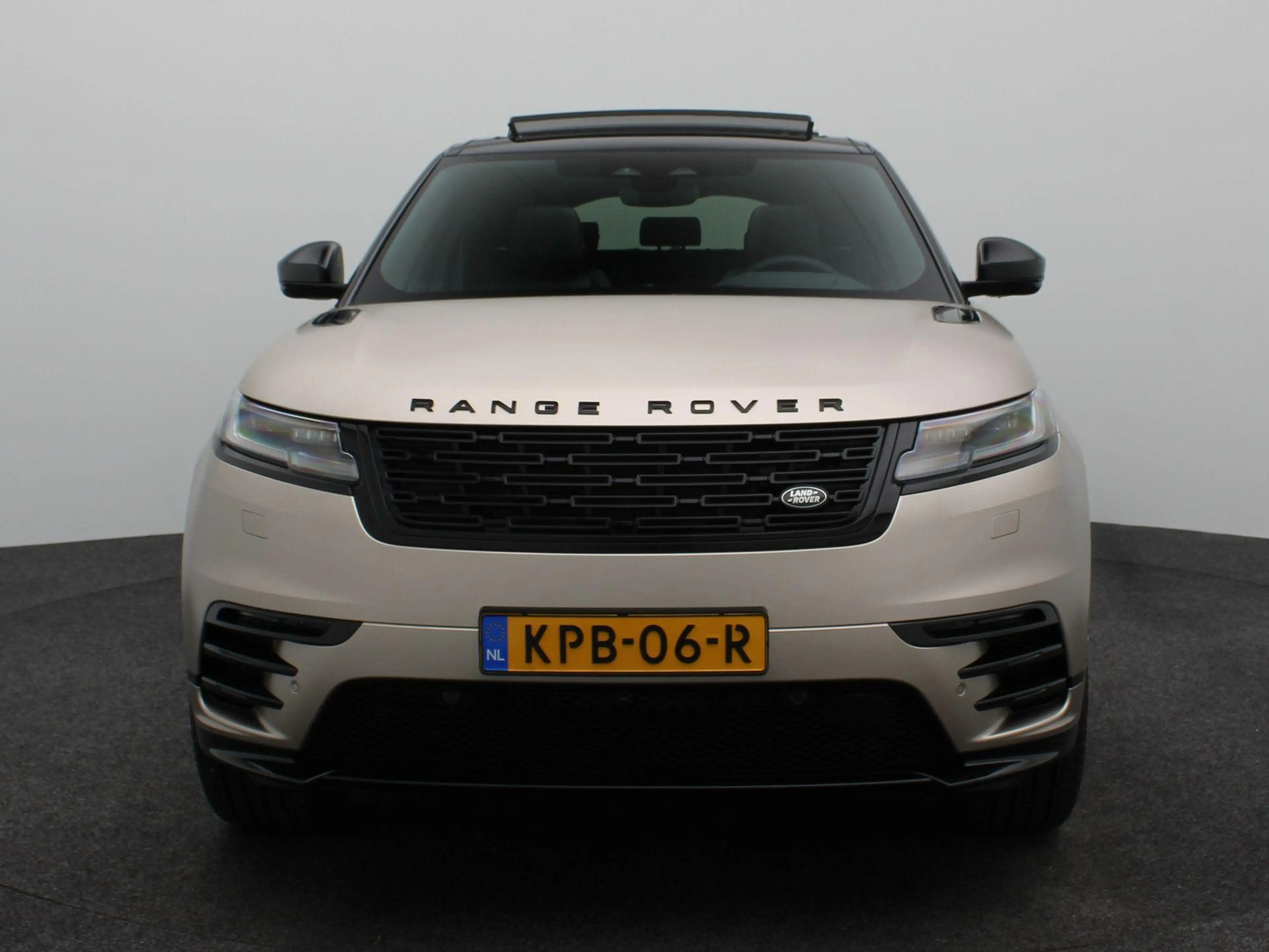 Land Rover Range Rover Velar 2.0 P400e AWD Belgravia Edition Satin PHEV — photo 4