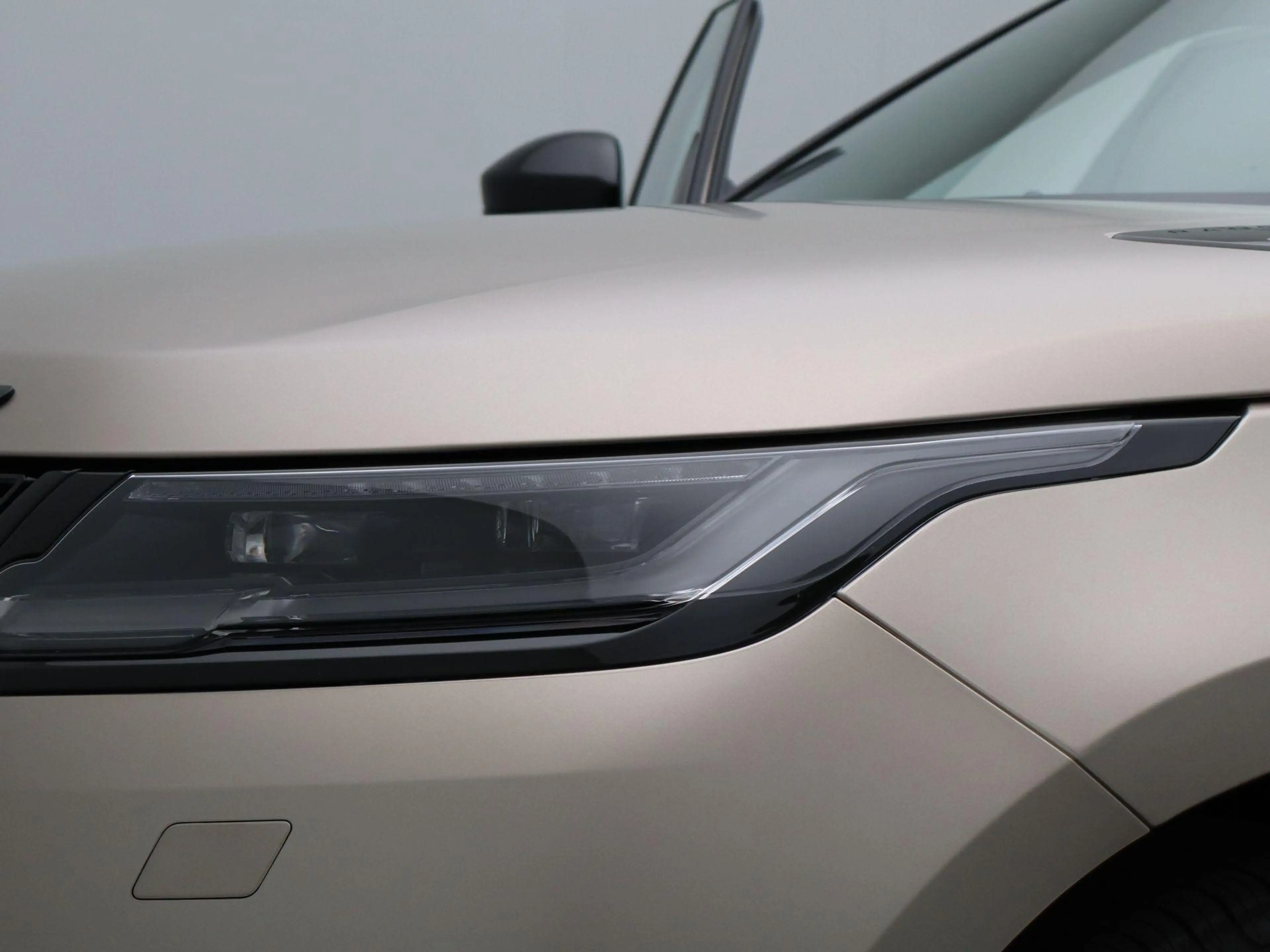 Land Rover Range Rover Velar 2.0 P400e AWD Belgravia Edition Satin PHEV — photo 15
