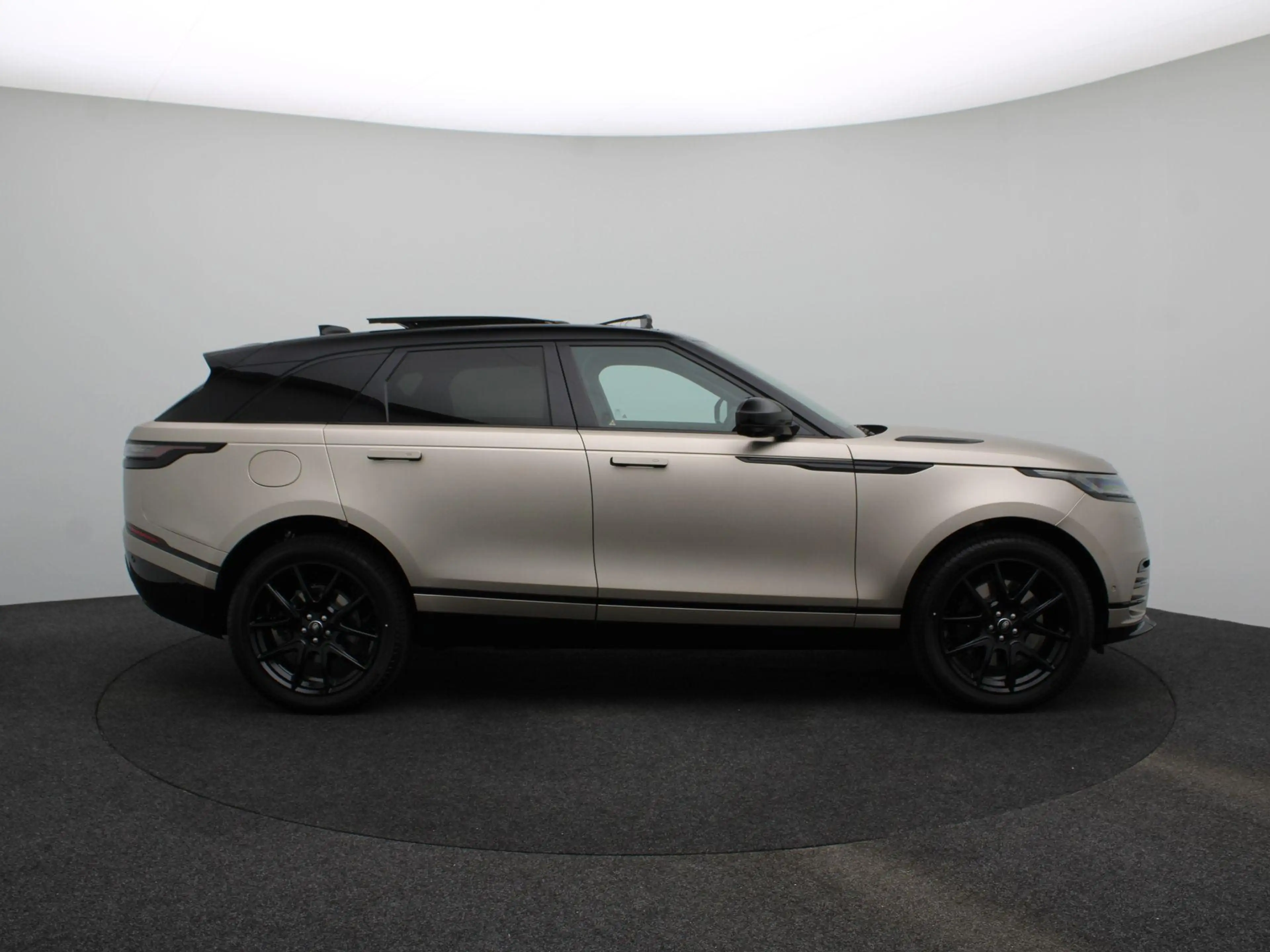 Land Rover Range Rover Velar 2.0 P400e AWD Belgravia Edition Satin PHEV — photo 7