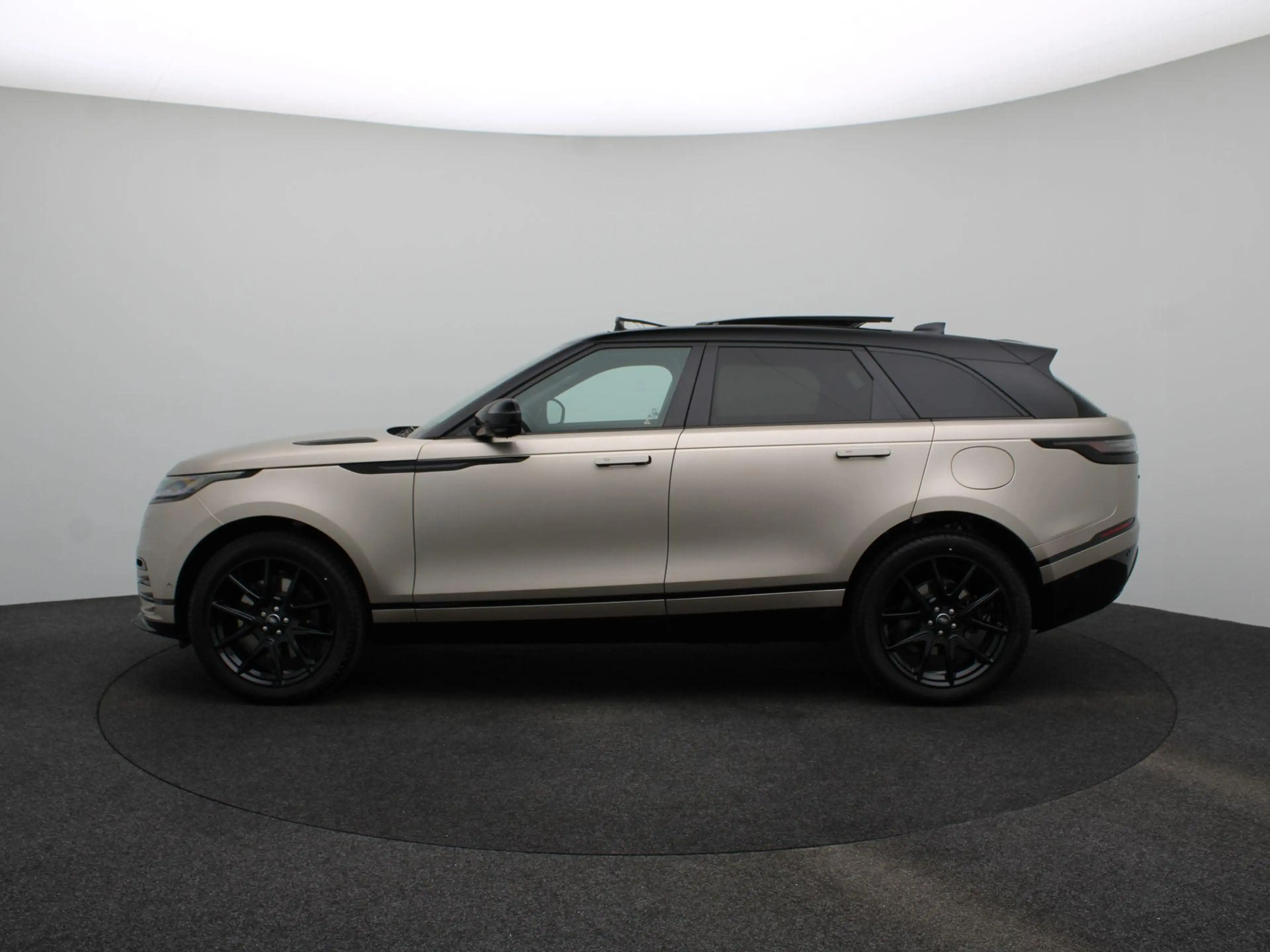 Land Rover Range Rover Velar 2.0 P400e AWD Belgravia Edition Satin PHEV — photo 5