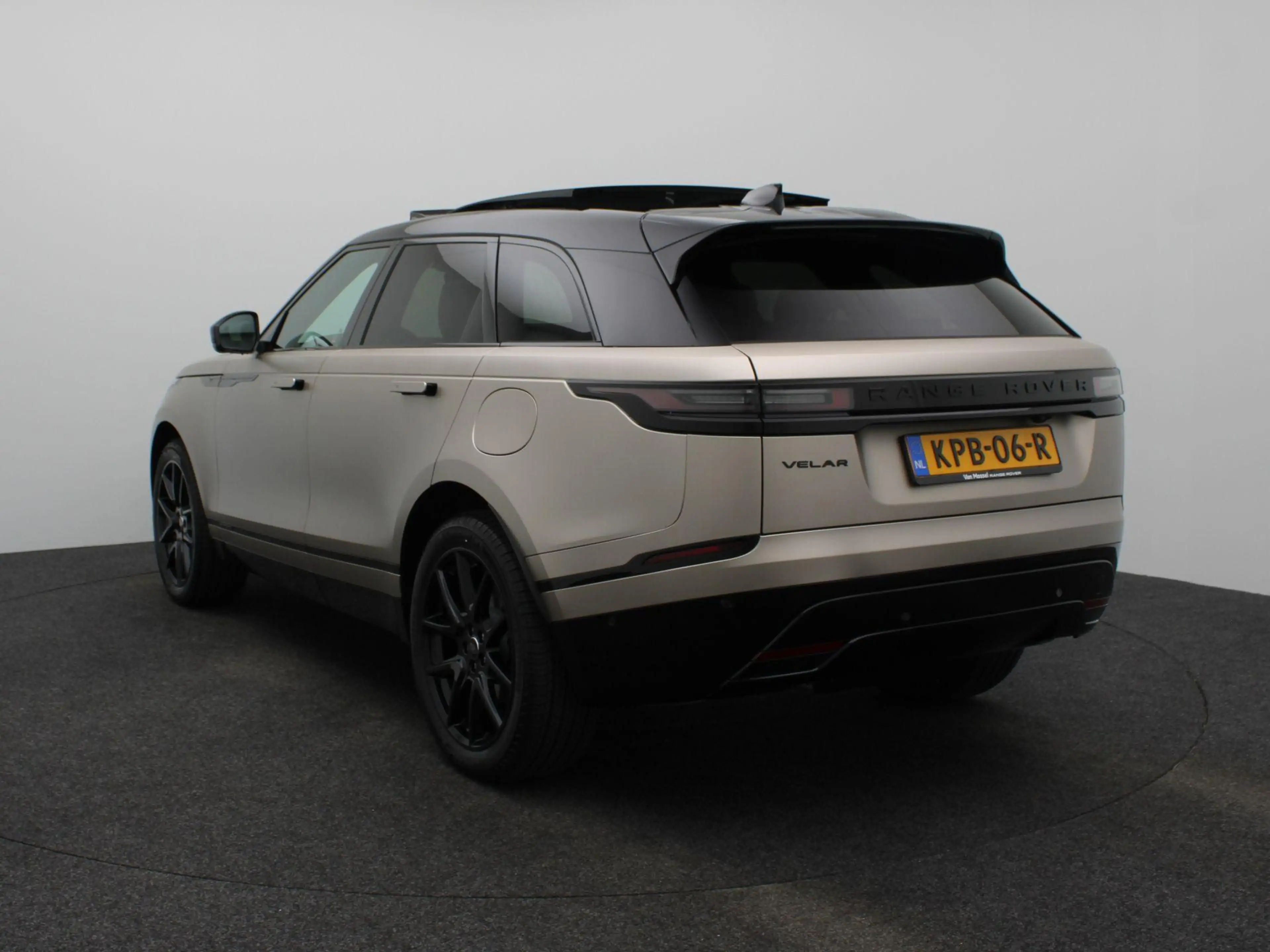 Land Rover Range Rover Velar 2.0 P400e AWD Belgravia Edition Satin PHEV — photo 3