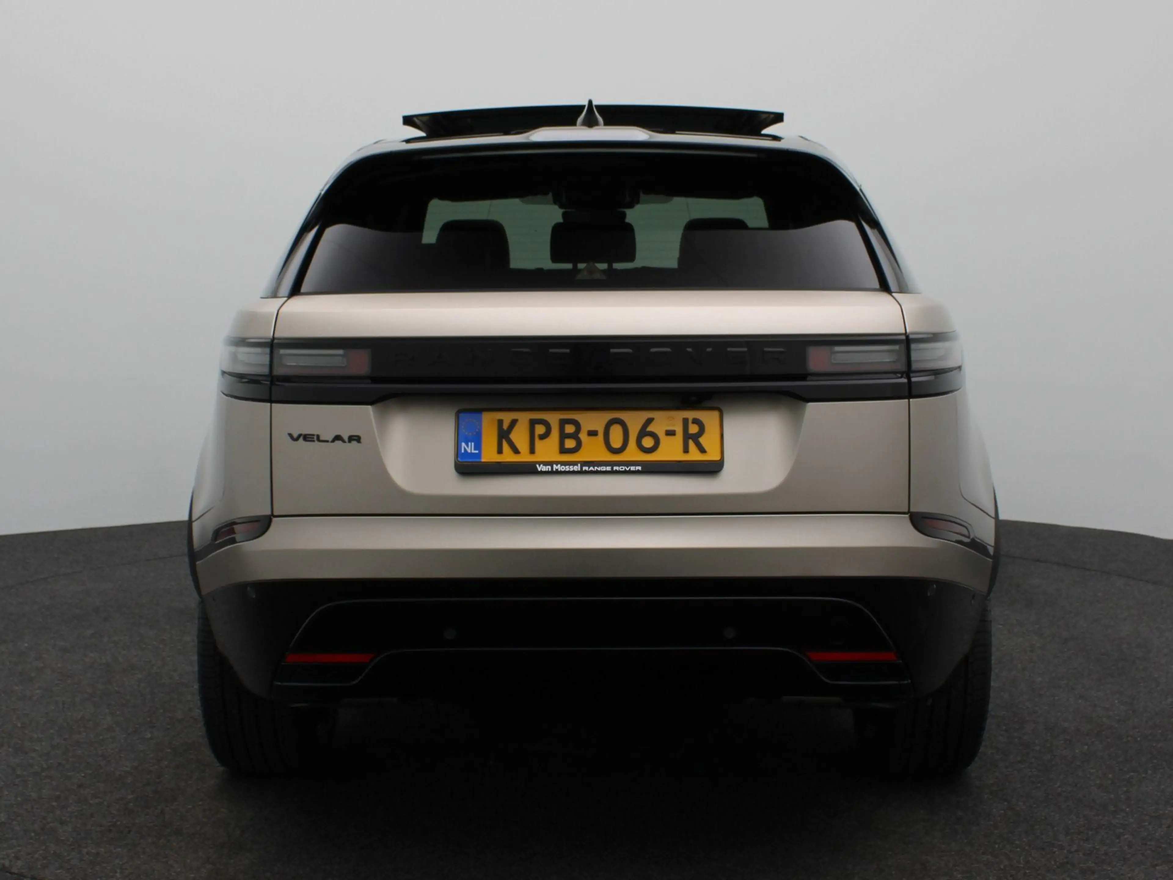 Land Rover Range Rover Velar 2.0 P400e AWD Belgravia Edition Satin PHEV — photo 6