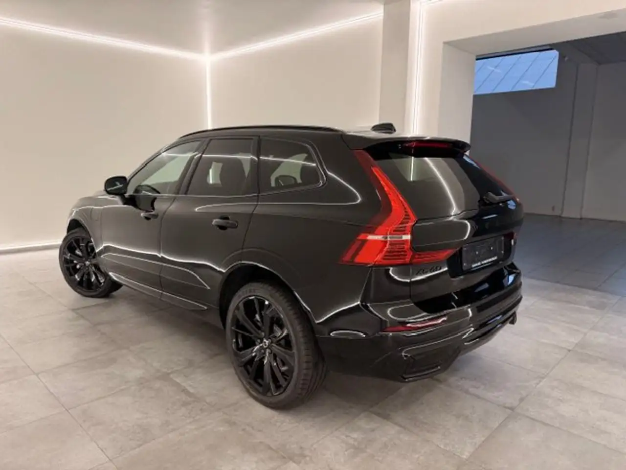 2024 Volvo XC60 BLACK EDITION PLUG-IN HYBRIDE AUTO+TAL VAN OPTIES, photograph 4