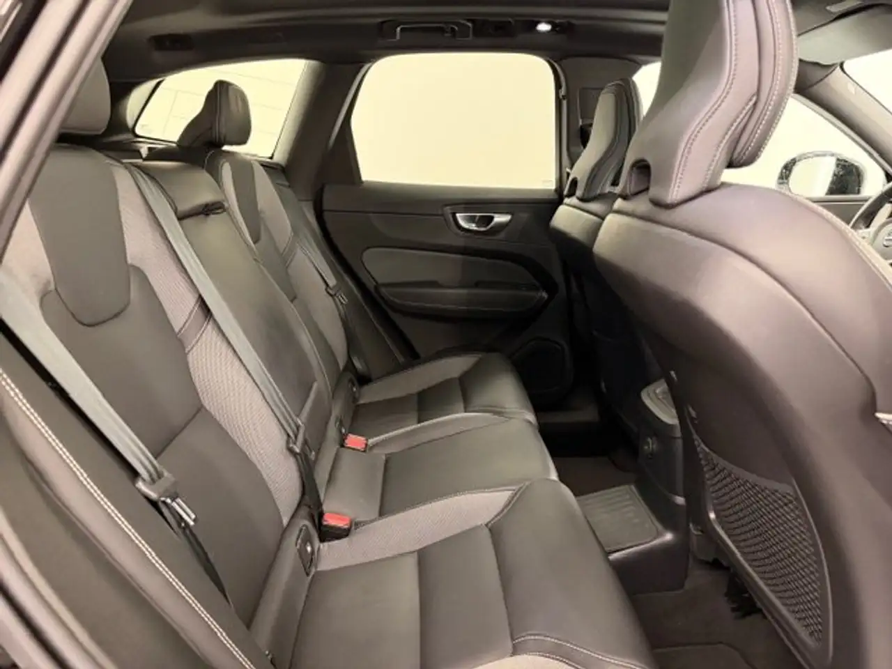 2024 Volvo XC60 BLACK EDITION PLUG-IN HYBRIDE AUTO+TAL VAN OPTIES, photograph 12