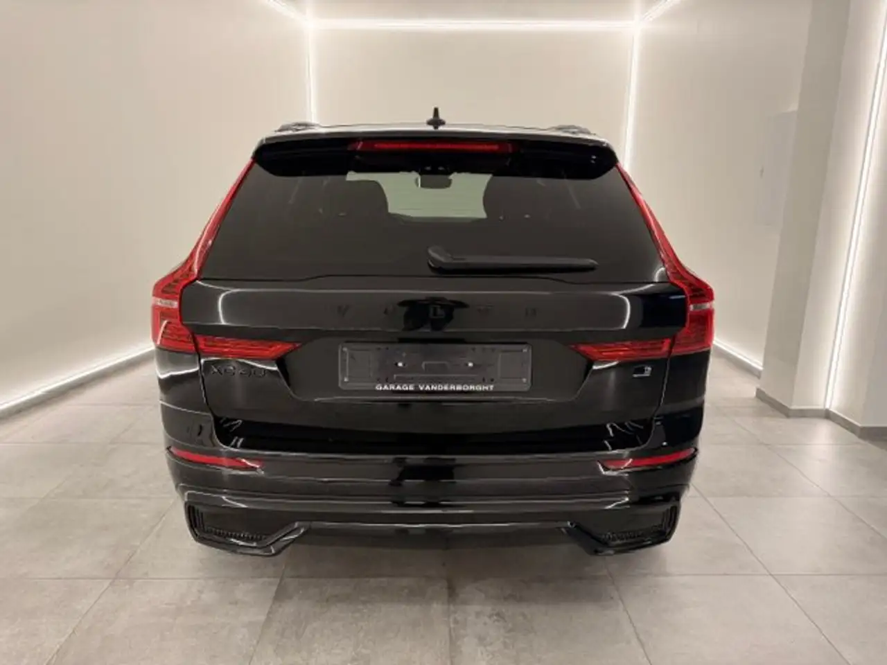 2024 Volvo XC60 BLACK EDITION PLUG-IN HYBRIDE AUTO+TAL VAN OPTIES, photograph 3