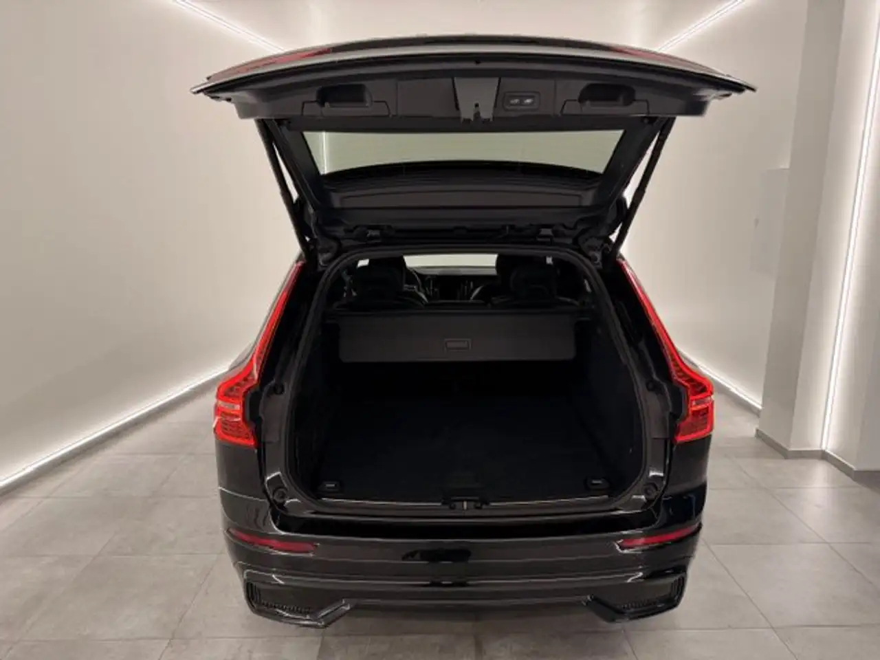 2024 Volvo XC60 BLACK EDITION PLUG-IN HYBRIDE AUTO+TAL VAN OPTIES, photograph 7