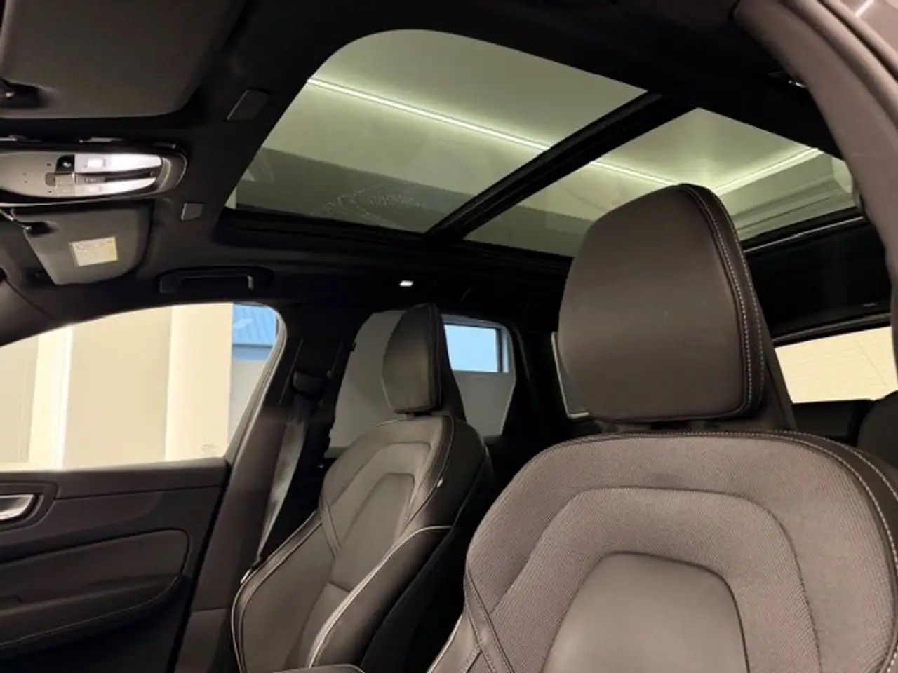 2024 Volvo XC60 BLACK EDITION PLUG-IN HYBRIDE AUTO+TAL VAN OPTIES, photograph 9