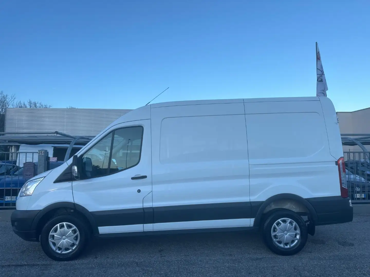 Ford Transit L2-H2 2.0TDCi EcoBlue 130CV Furgone Bianco - 1