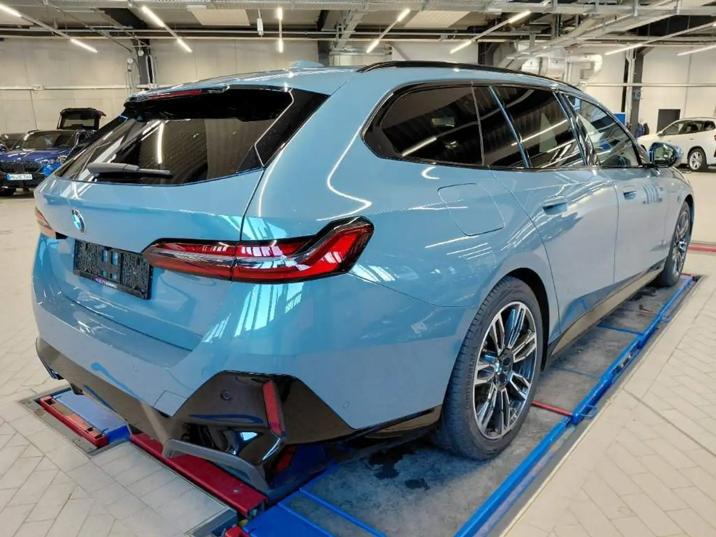 BMW 520 d xDrive Tour M Sport Pro Iconic Glow Stndhzg Grün - 2