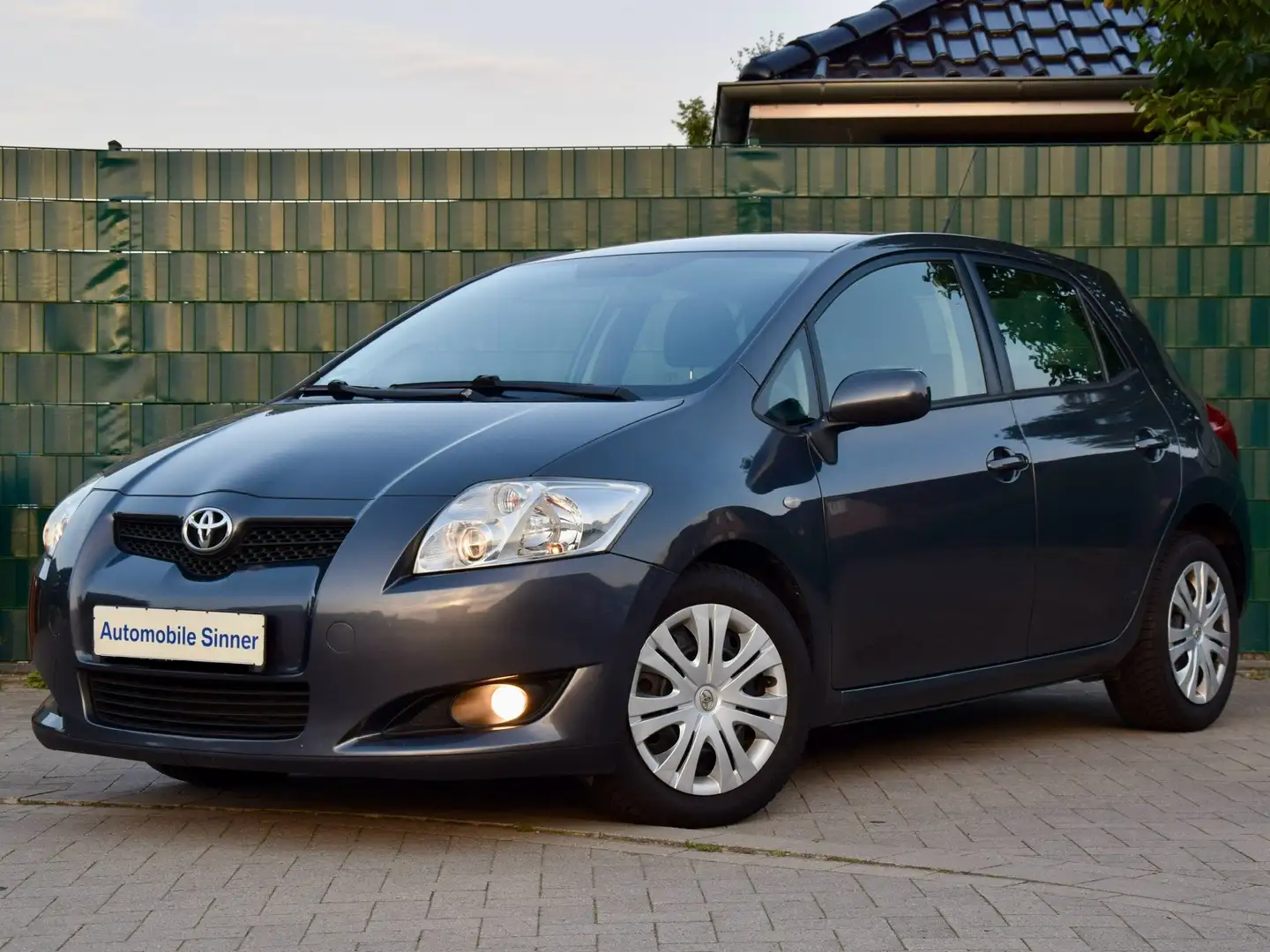 Toyota Auris Sol+ Klima+ Isofix+ Tempo+ TÜV NEU+ Gepflegt+++ Grau - 1