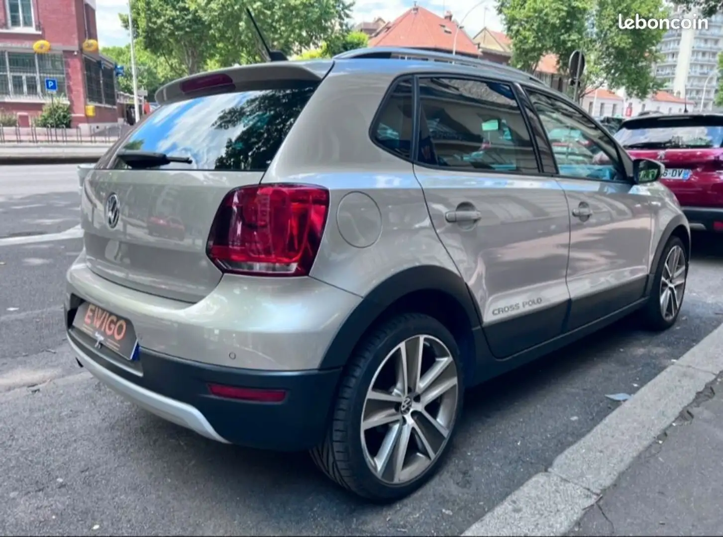 Volkswagen Polo 1.2 TSI 105 CONFORT LINE - 2