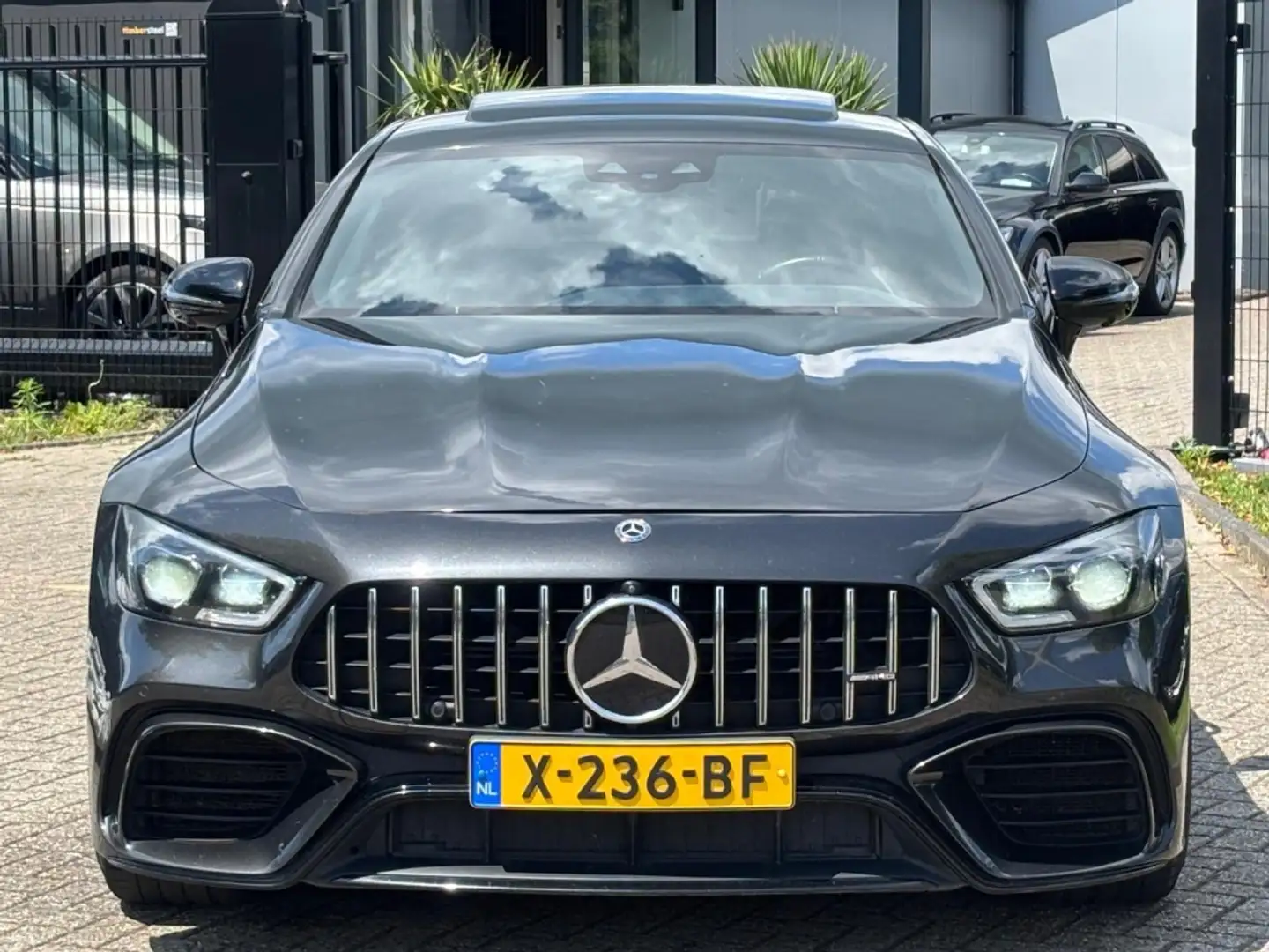 Mercedes-Benz AMG GT 63 V8 4-Door Coupe 585PK Premium Plus 2019 Grijs - 2