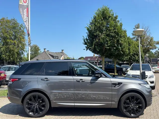 Land Rover Range Rover Sport view 4