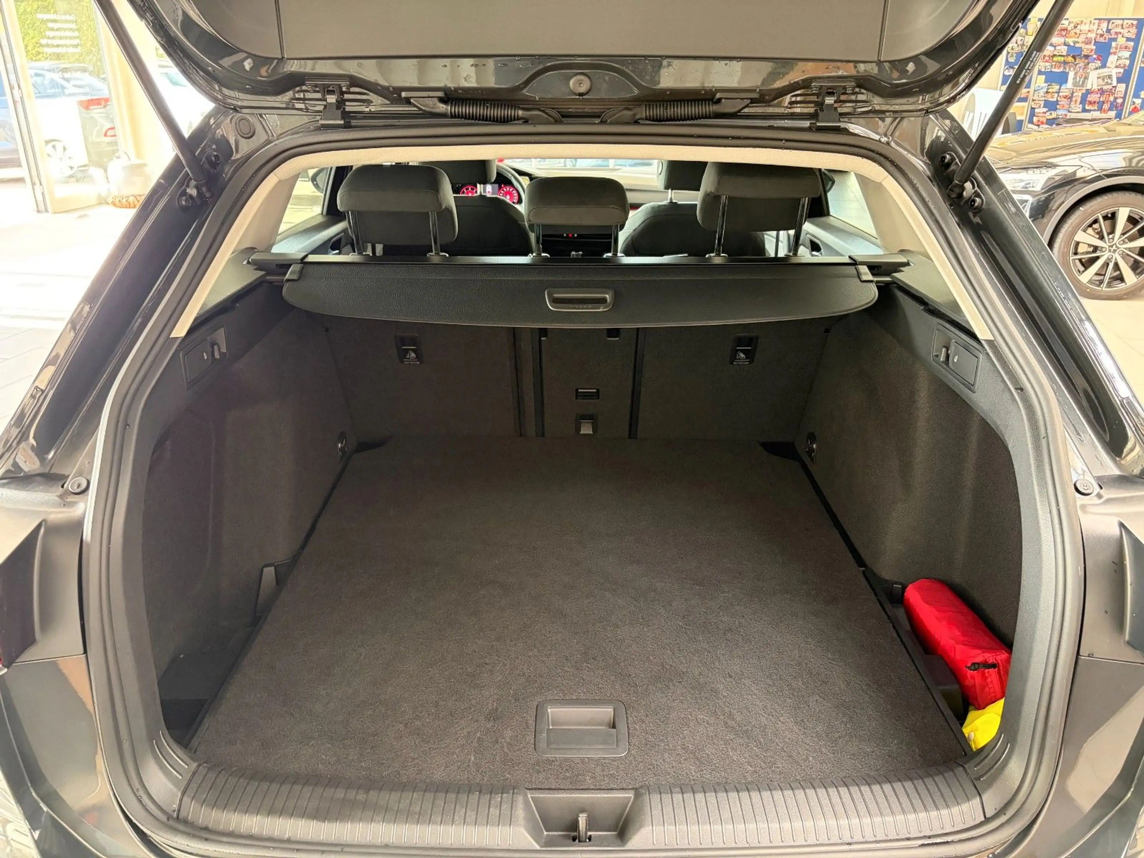Volkswagen Golf VIII 2.0 TDI DSG Var. Move/ACC/KAMERA/LED — photo 9