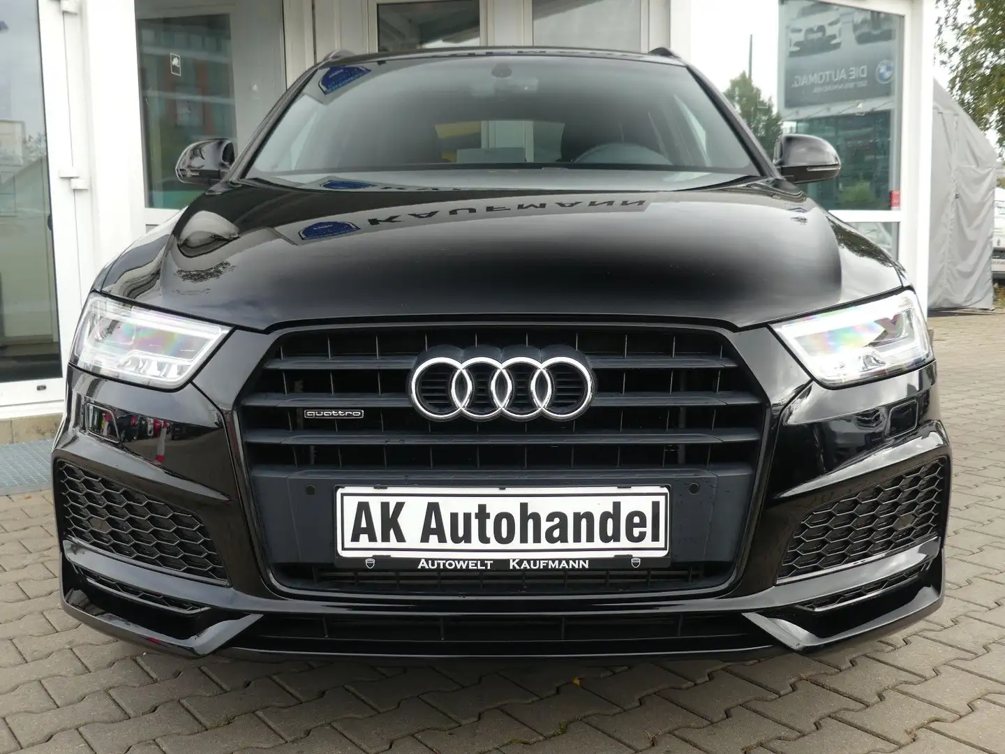 Audi Q3 S-tronic Sport S-line Quattro Leder Xenon Zwart - 2