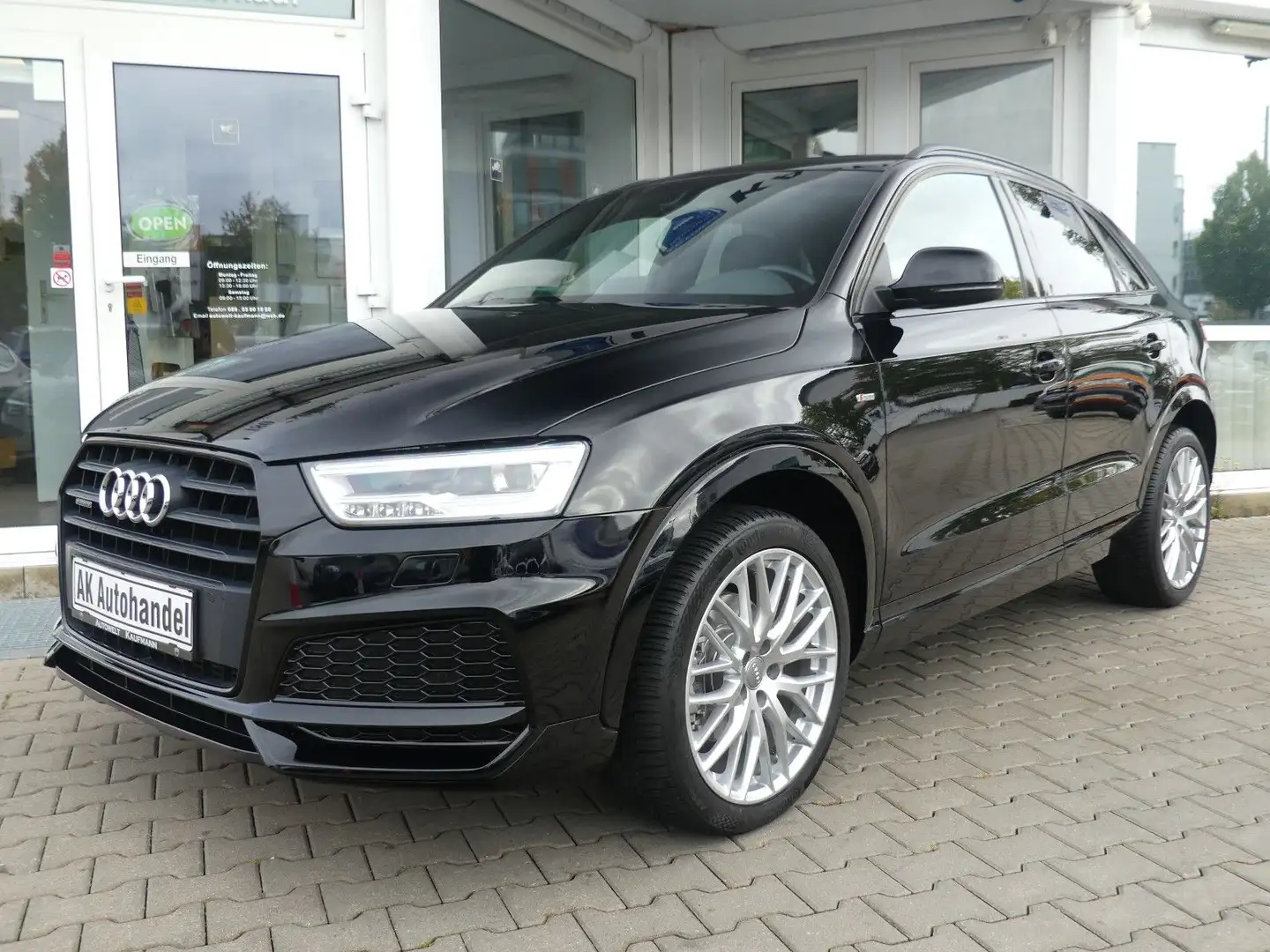 Audi Q3 S-tronic Sport S-line Quattro Leder Xenon Zwart - 1