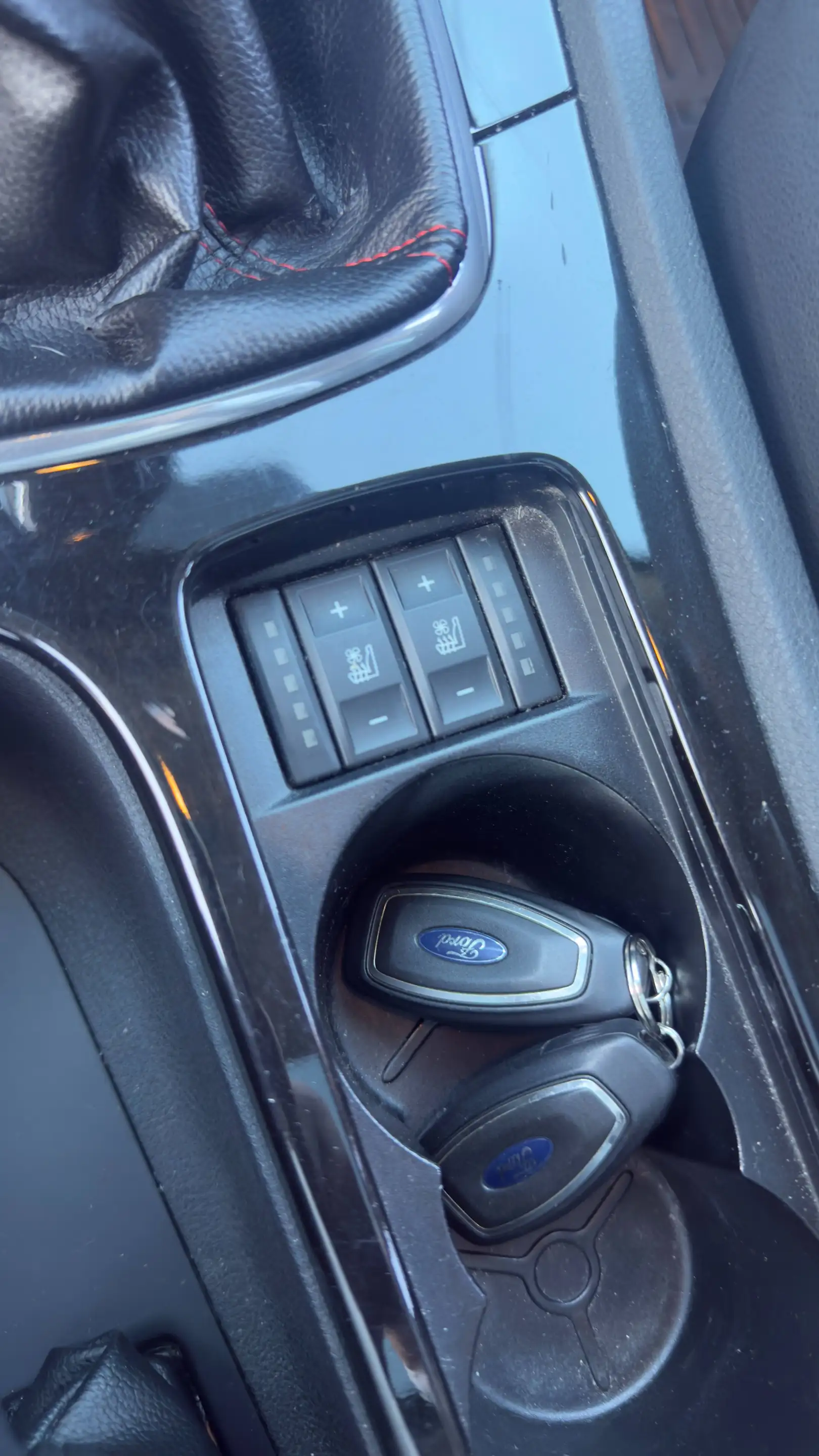 Ford Mondeo Titanium S — photo 6