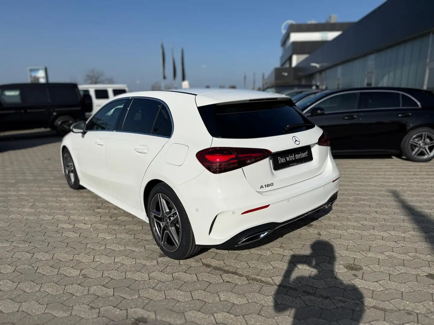 Mercedes-Benz A 180 AMG AHK/Panorama/Color/Kamera/MBUX/LED/18" Weiß - 2