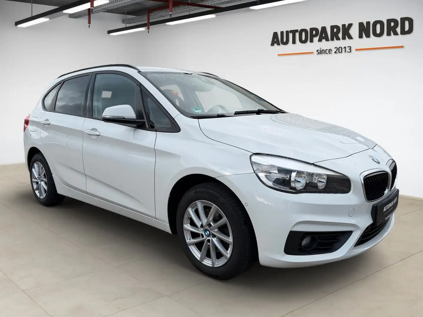 BMW 218 i Active Tourer Advantage/NAVI/SHZ/TEMP/PDC Weiß - 2