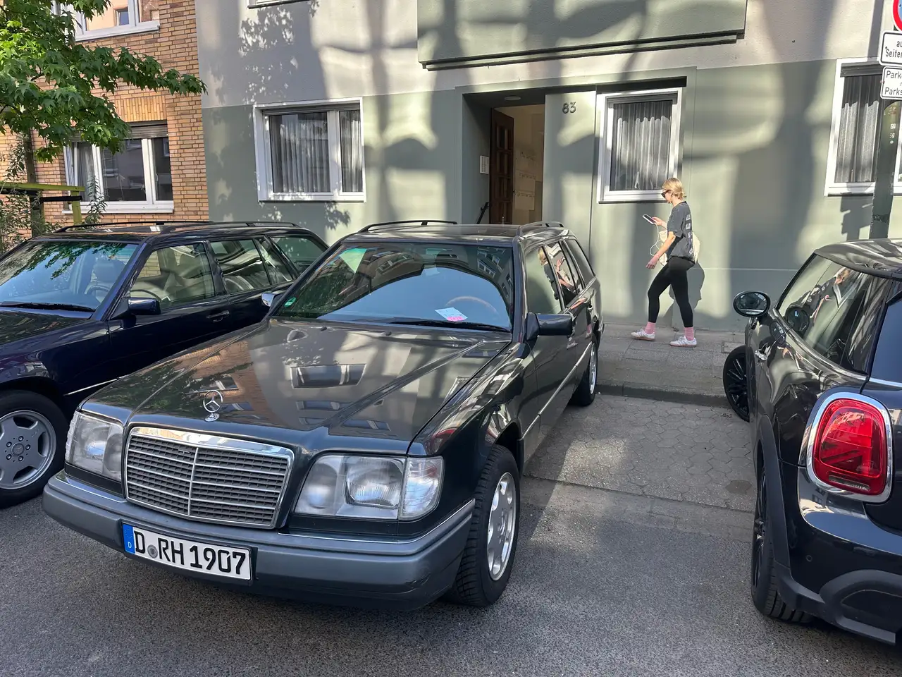 Mercedes-Benz E 200 T, foto 1