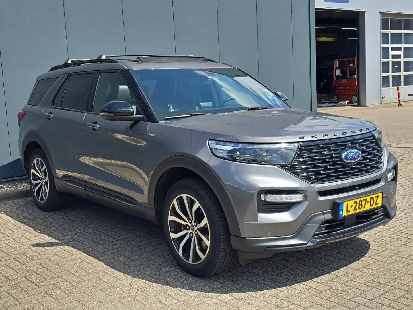 Ford Explorer 3.0 V6 EcoBoost PHEV 457pk Aut ST-Line Grijs - 2
