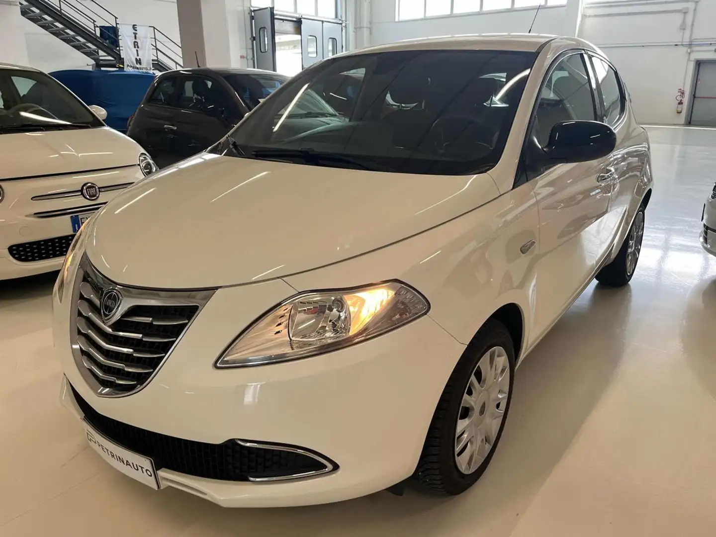 Lancia Ypsilon 1.2 69 CV 5 porte GPL Ecochic Gold Bianco - 1