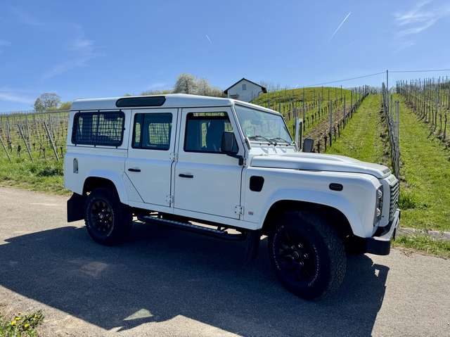 Land Rover Defender Landy 110 Station Wagon SE - die Legende lebt
