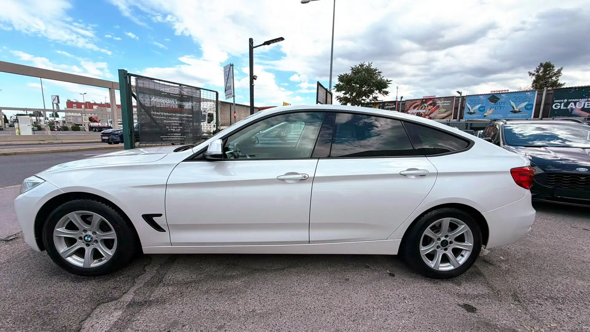 BMW 318 d Leder Parkhilfe Navi BiXenon 2ZonenKlima Tempomat Weiß - 2