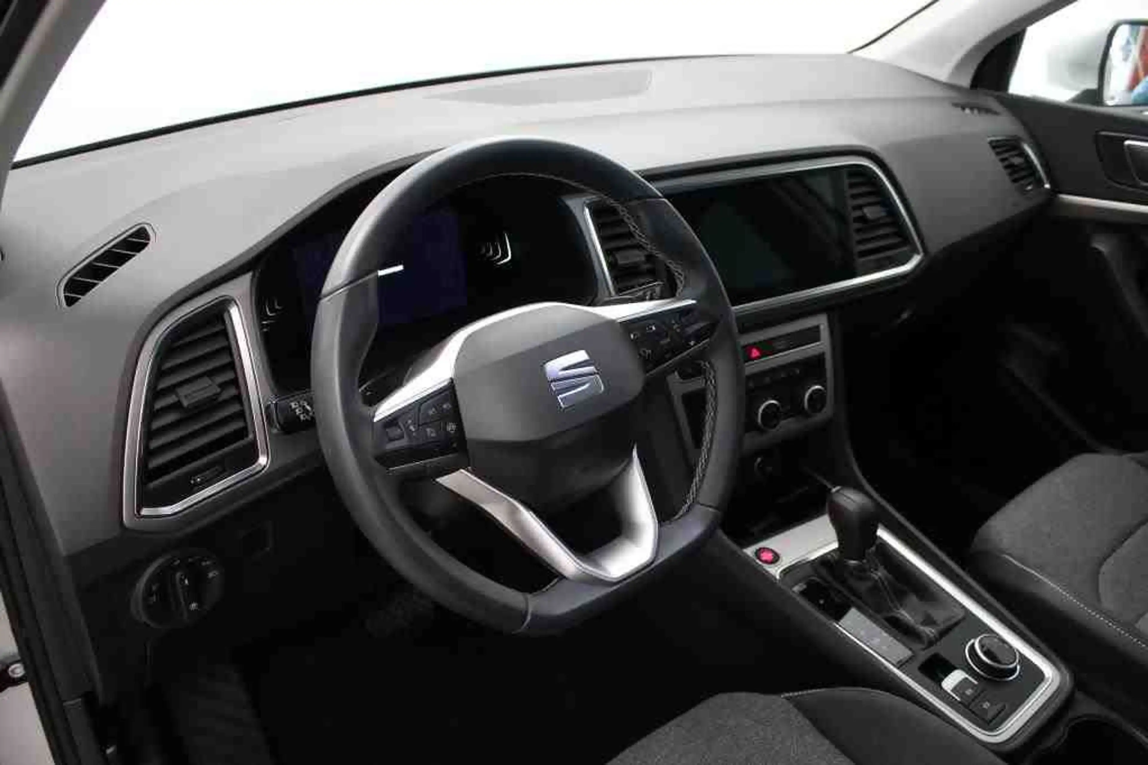 SEAT Ateca Xperience *NAVI*SHZ*LED*APP CONNECT*18 LM* — photo 4
