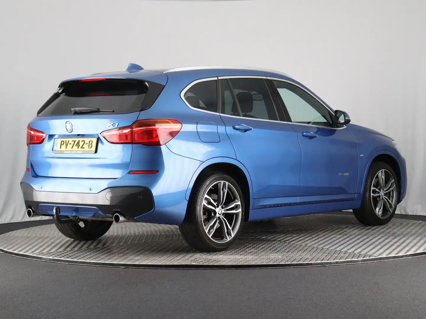 BMW X1 sDrive20i High Executive M Sport (NL-Auto / Afn. T Blauw - 2