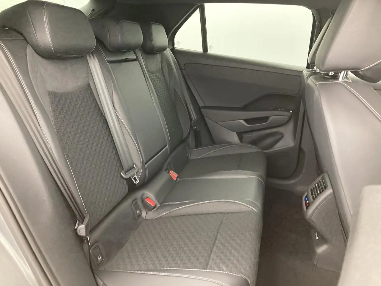 Volkswagen T-Roc 1.5 eTSI mHEV R-Line DSG, миниатюра 21