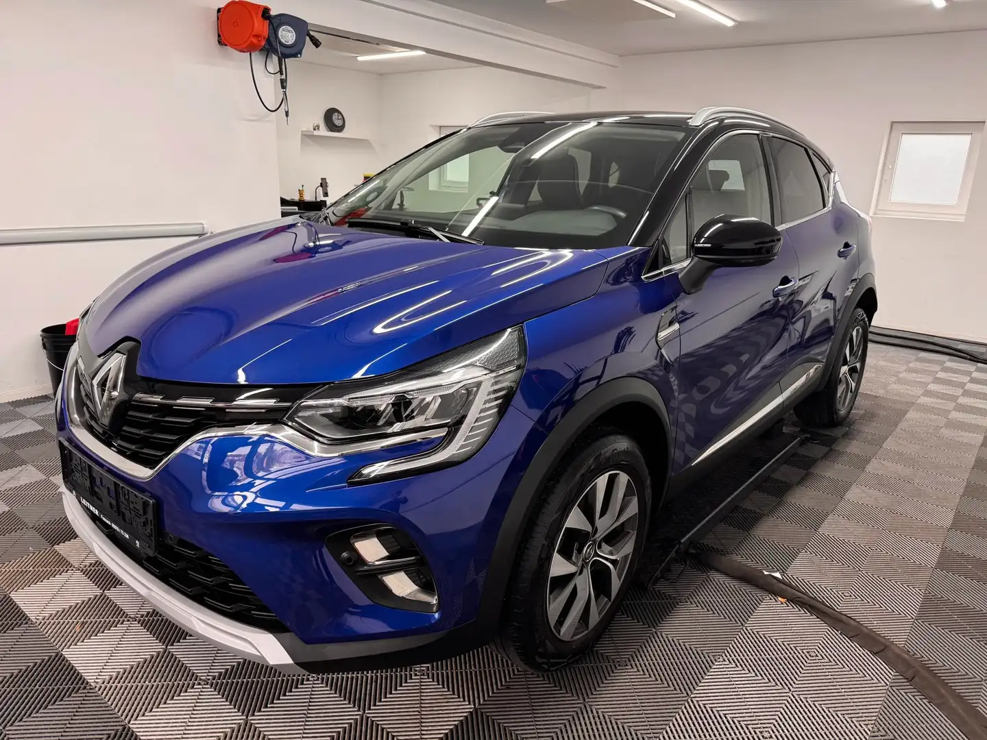 Renault Captur TCe 100 PF Edition One Blau - 2