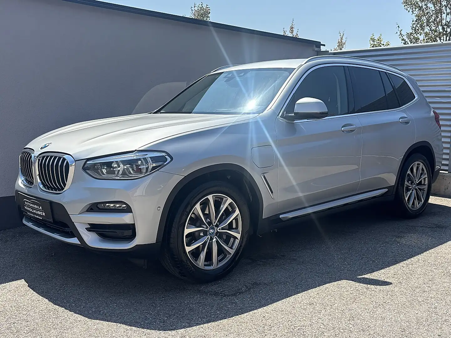 BMW X3 xDrive30e XLINE/AD.LED/HIFI/HEADUP/PARKASS/LIVE... Silber - 1