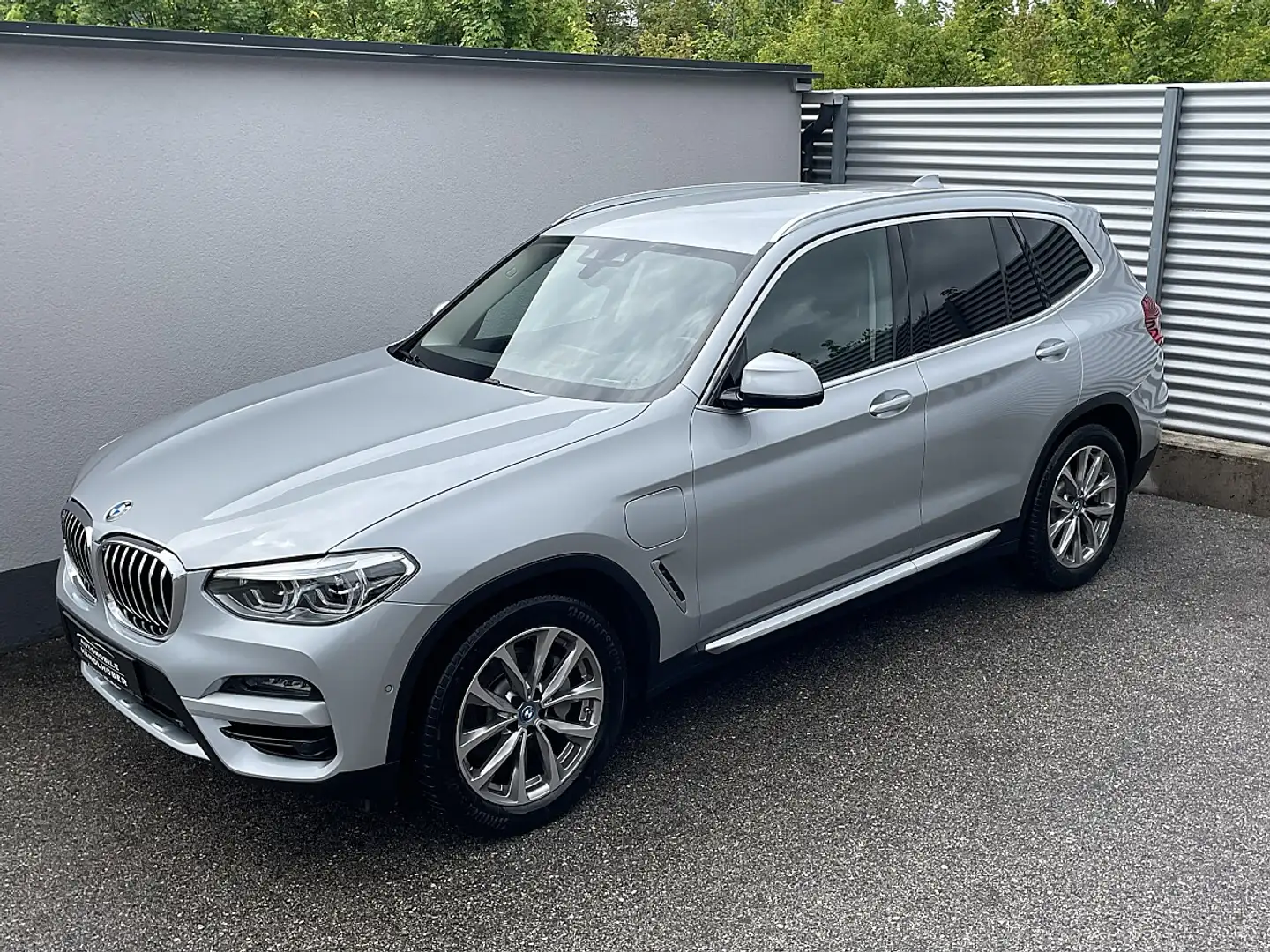 BMW X3 xDrive30e XLINE/AD.LED/HIFI/HEADUP/PARKASS/LIVE... Silber - 2