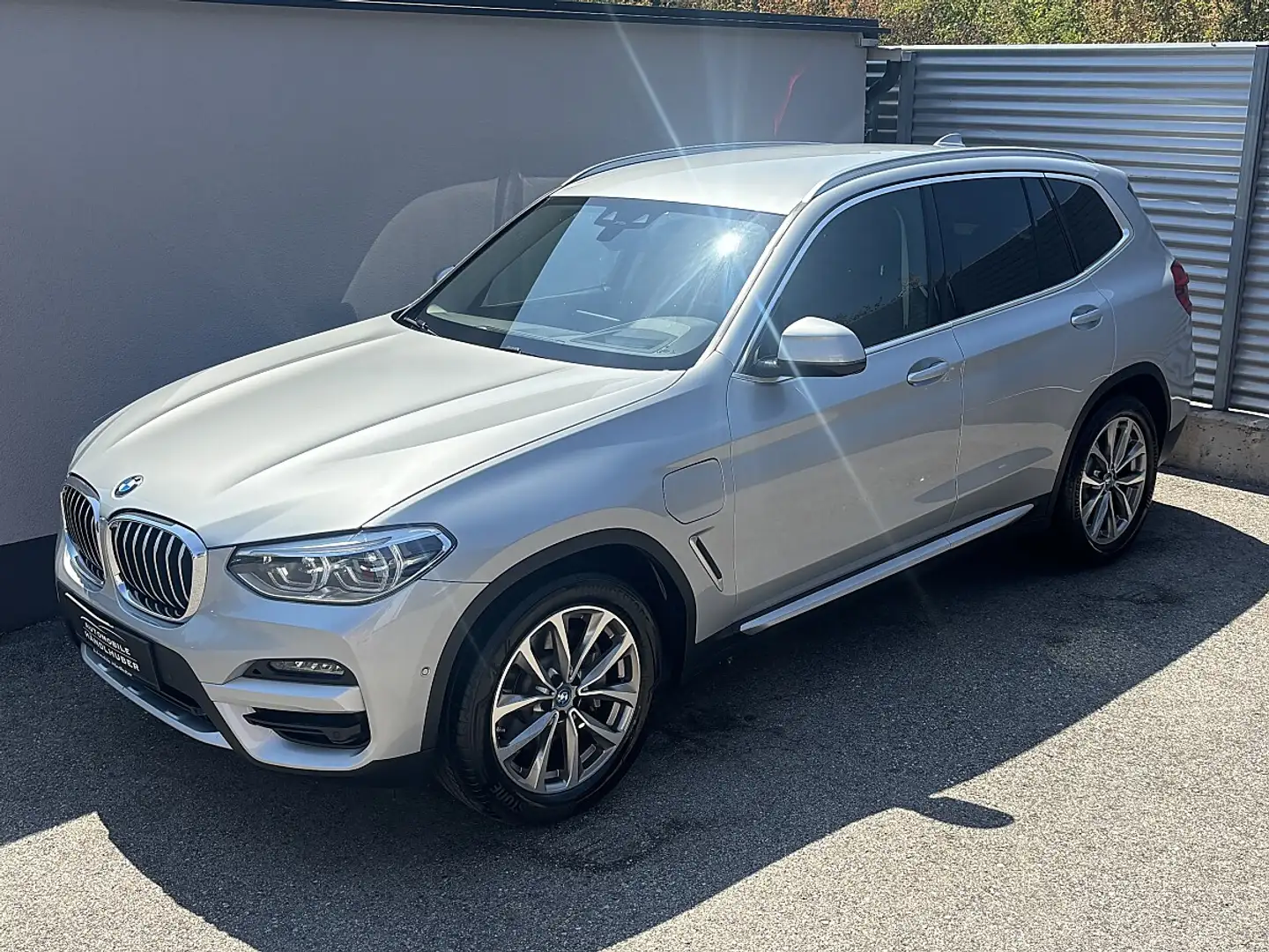 BMW X3 xDrive30e XLINE/AD.LED/HIFI/HEADUP/PARKASS/LIVE... Silber - 2