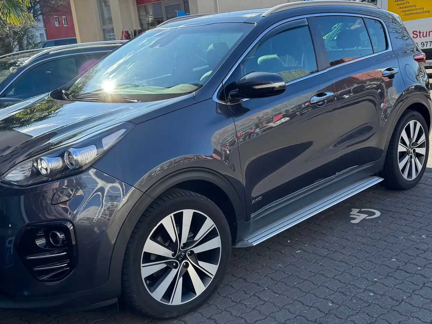 Kia Sportage 2,0 CRDI AT Spirit GD Grau - 1