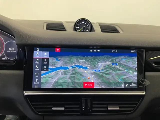 Porsche Cayenne view 13
