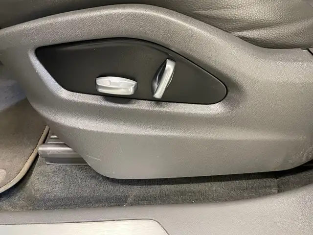 Porsche Cayenne view 11
