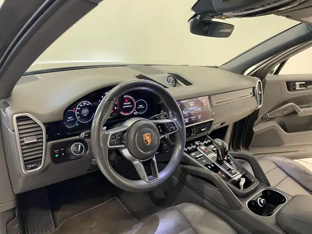 Porsche Cayenne view 15