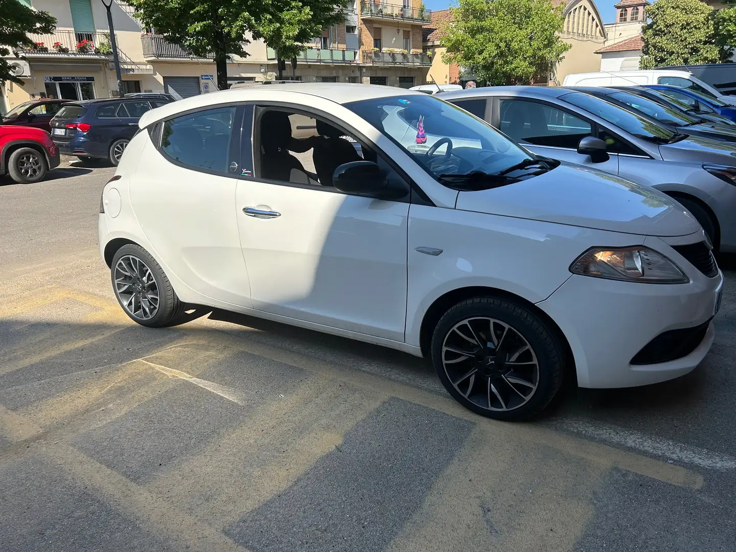 Lancia Ypsilon Ypsilon III 2015 1.2 Silver ecochic Gpl 69cv Bianco - 1