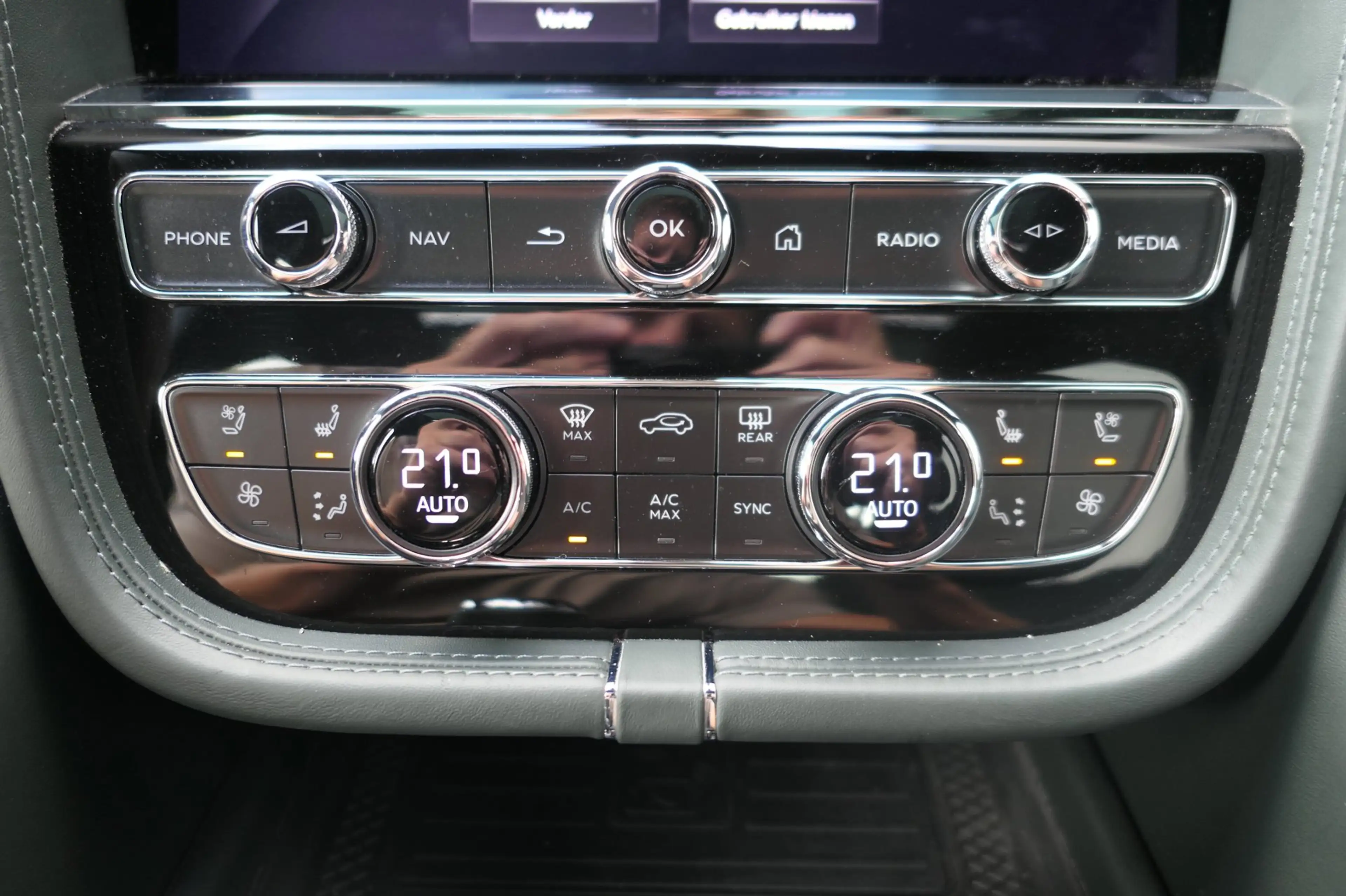 Bentley Bentayga 3.0 V6 Hybrid org. NL Carbon NAIM Massage Panorama — photo 31
