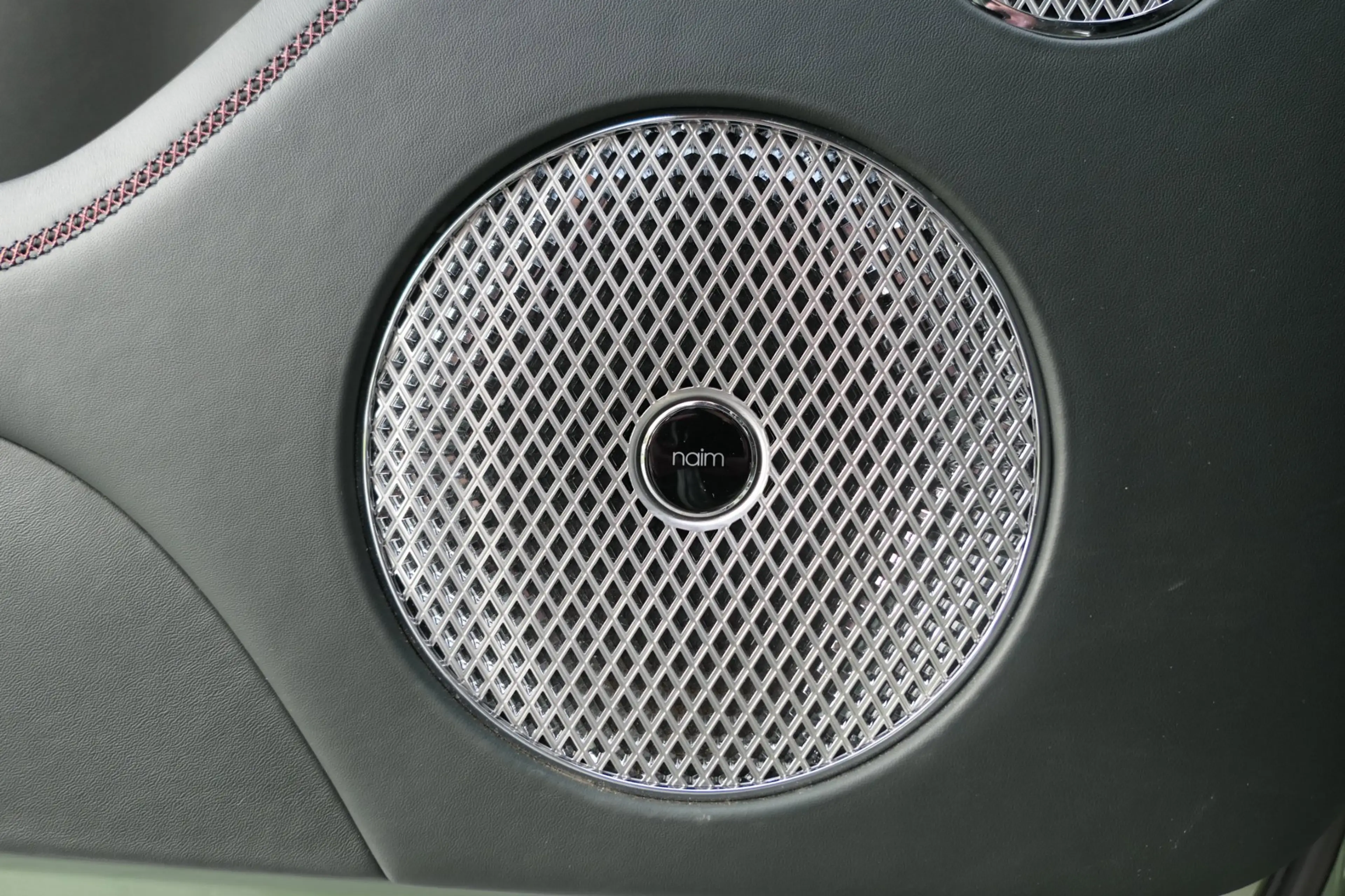 Bentley Bentayga 3.0 V6 Hybrid org. NL Carbon NAIM Massage Panorama — photo 8