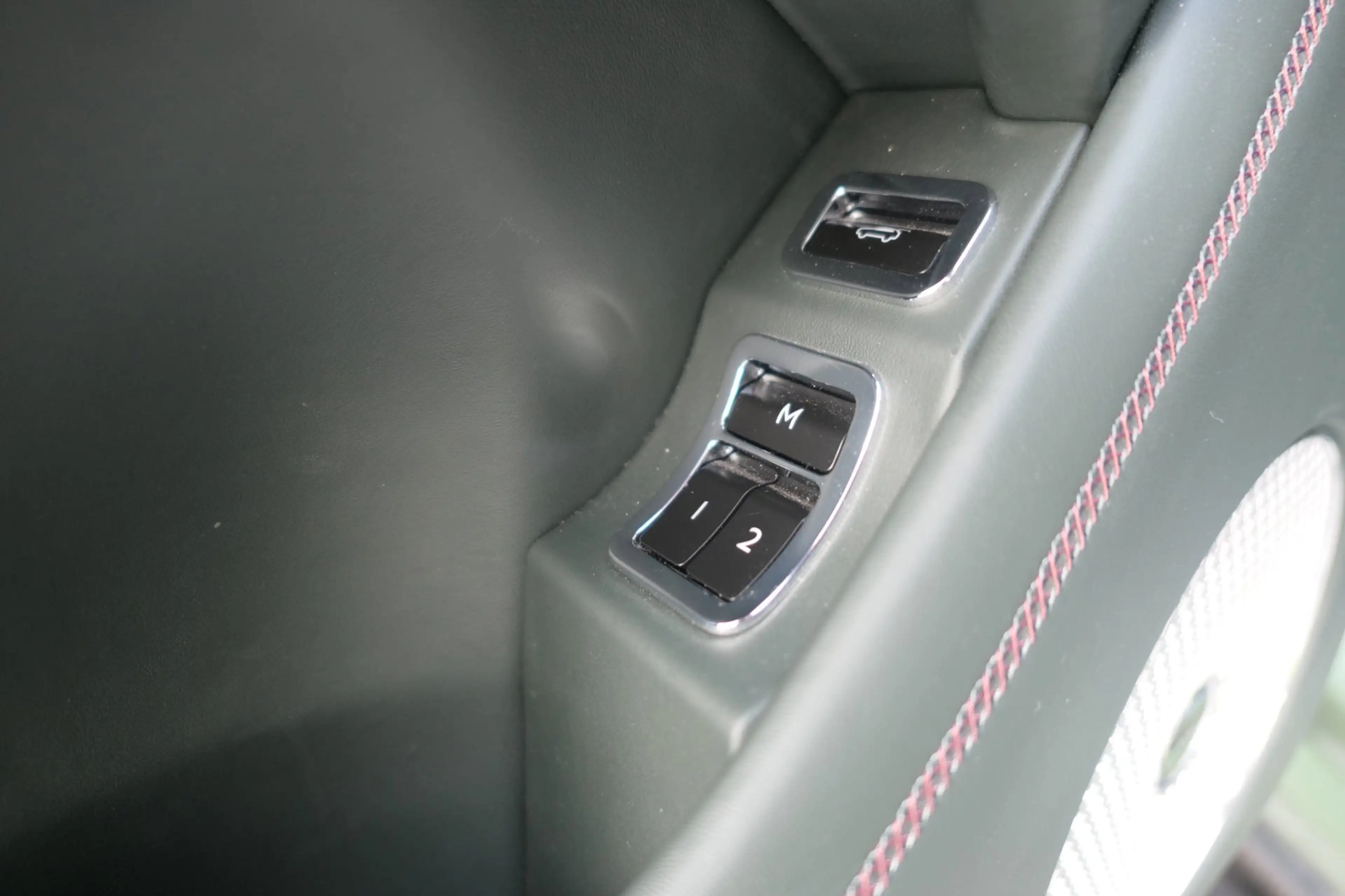 Bentley Bentayga 3.0 V6 Hybrid org. NL Carbon NAIM Massage Panorama — photo 35
