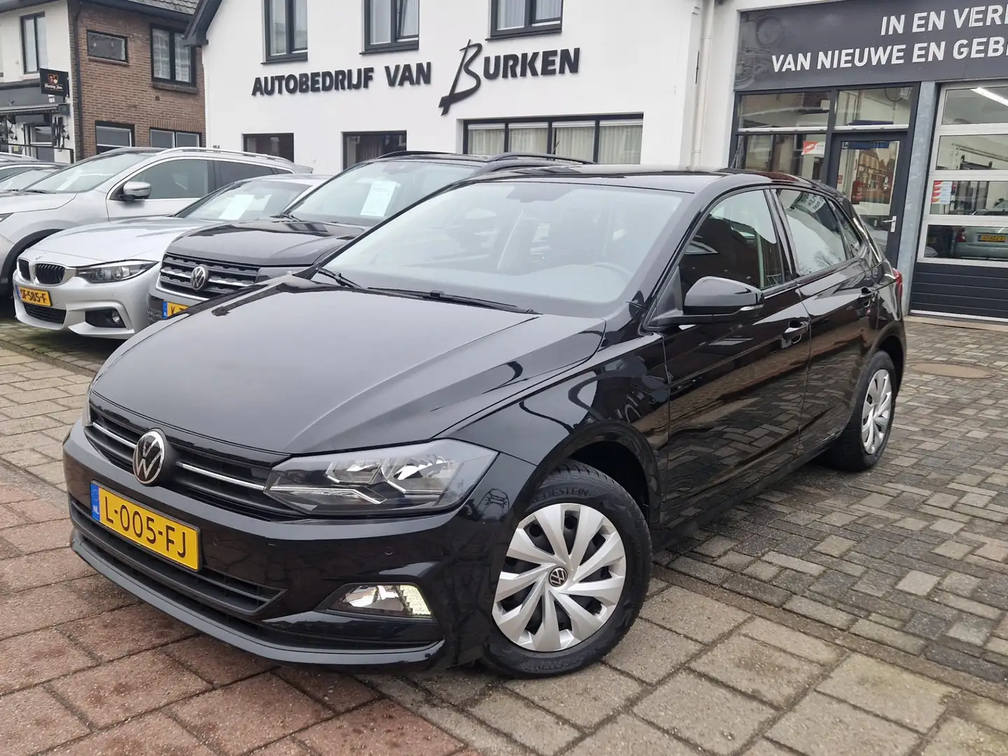 Volkswagen Polo 1.0 TSI Comfortline Business, Navigatie,Apple Carp Zwart - 1