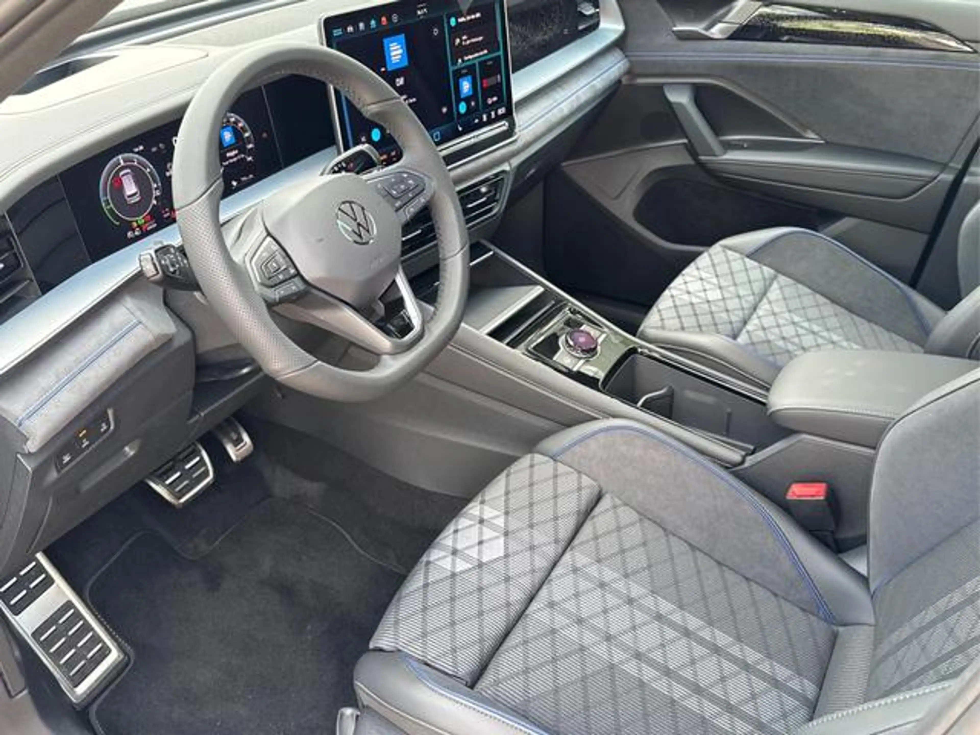 Volkswagen Tayron R-Line PLUG-IN+PANO+AHK+HuD+MATRIX+360... — photo 9