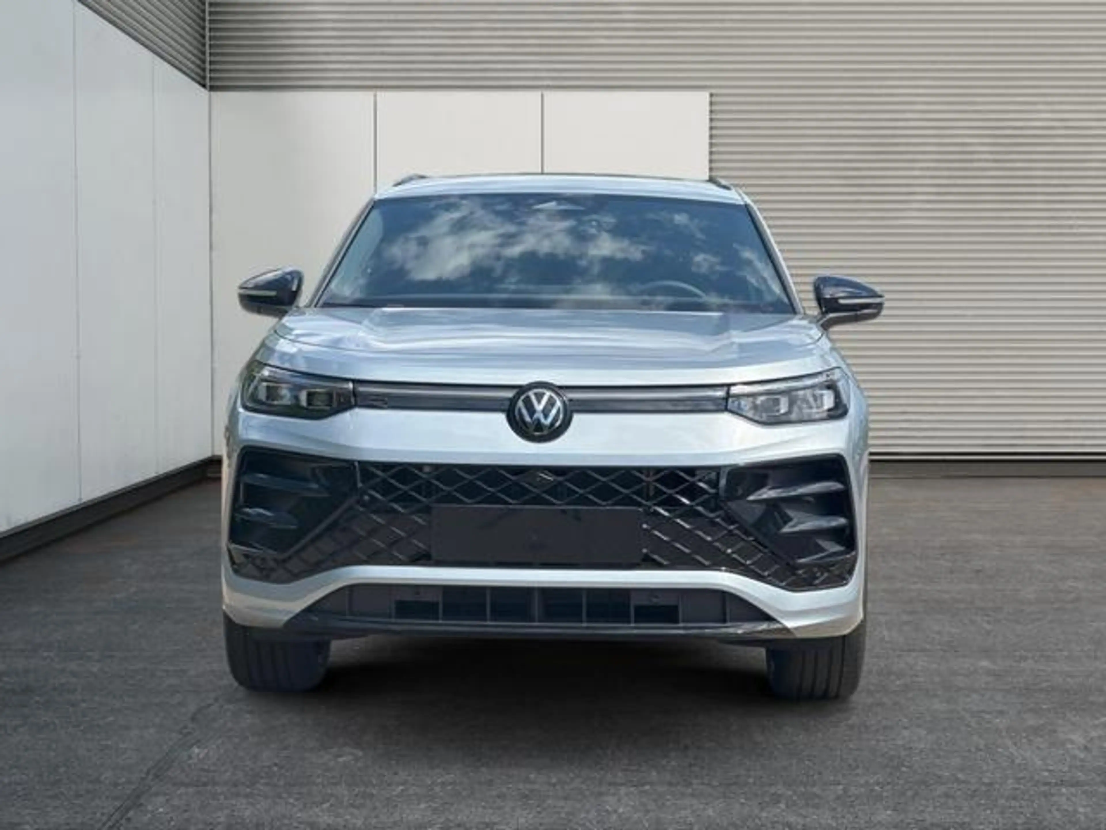 Volkswagen Tayron R-Line PLUG-IN+PANO+AHK+HuD+MATRIX+360... — photo 6