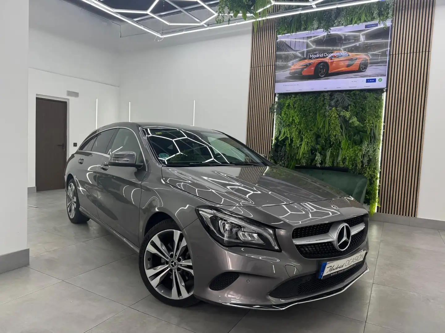 Mercedes-Benz CLA 200 Shooting Brake 200d 7G-DCT Gris - 1